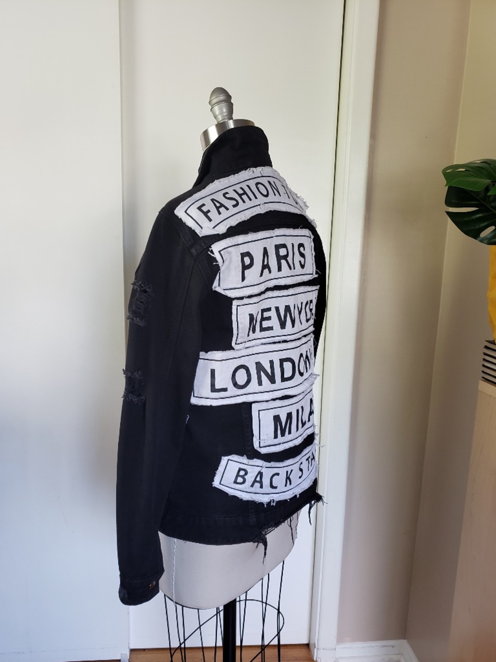 Fashion Tour Black Denim Jacket Size Small